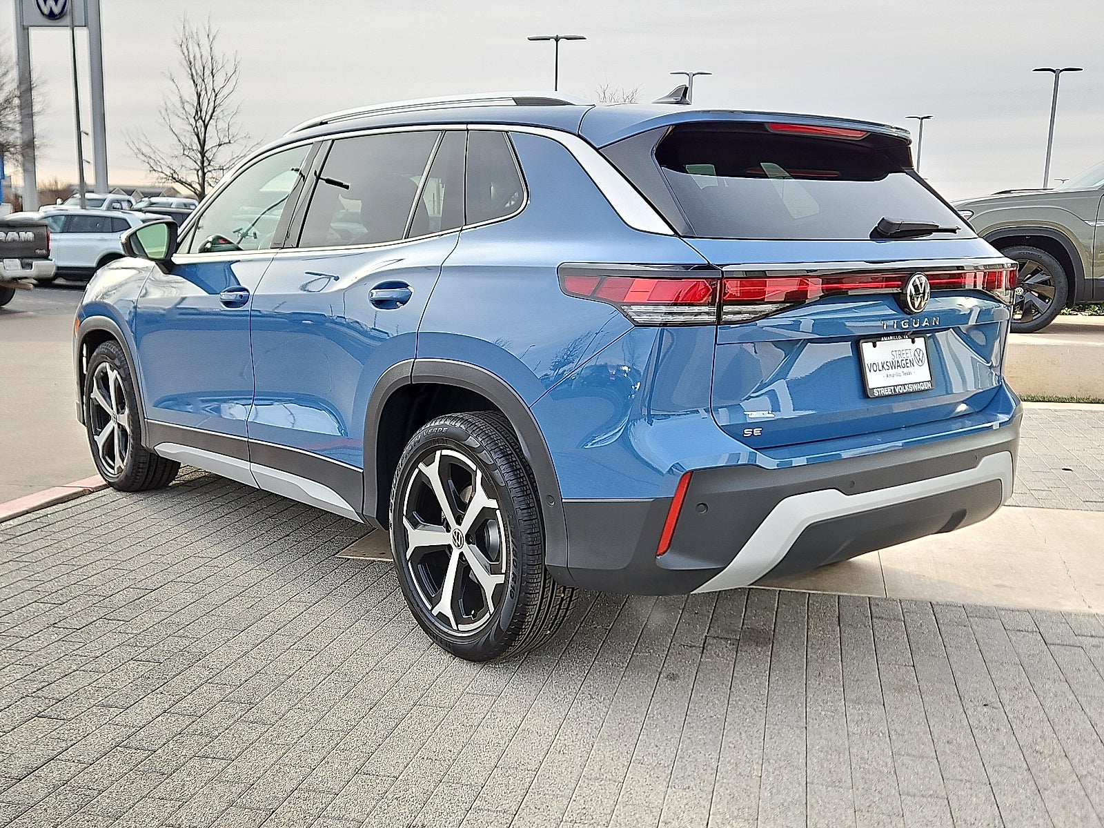 2025 Volkswagen Tiguan 2.0T SE