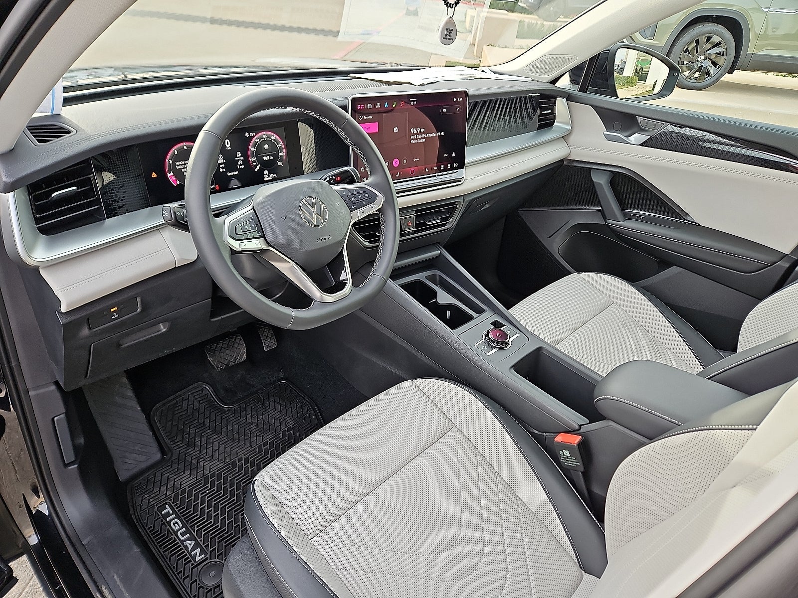 2025 Volkswagen Tiguan 2.0T SE