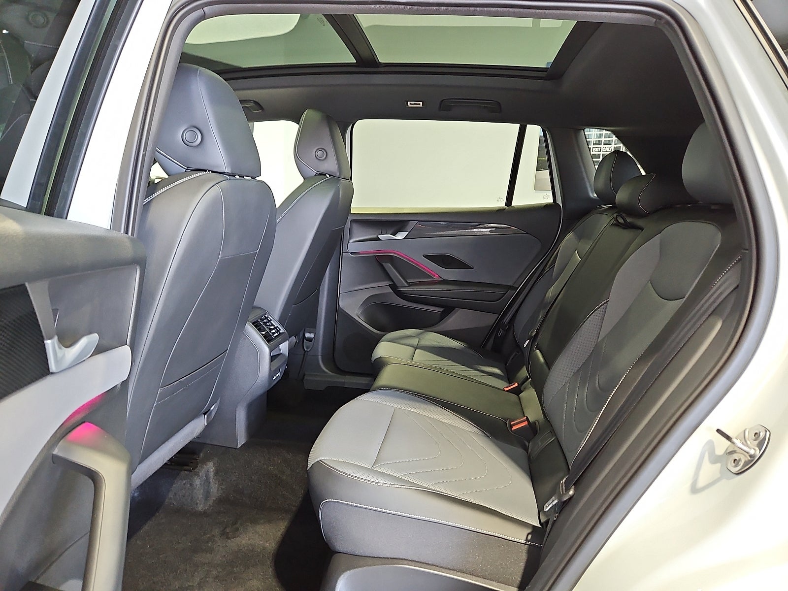 2025 Volkswagen Tiguan 2.0T SE R-Line Black