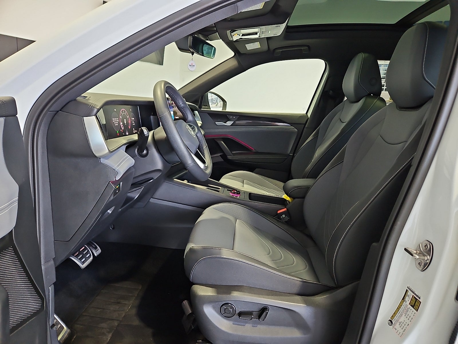 2025 Volkswagen Tiguan 2.0T SE R-Line Black