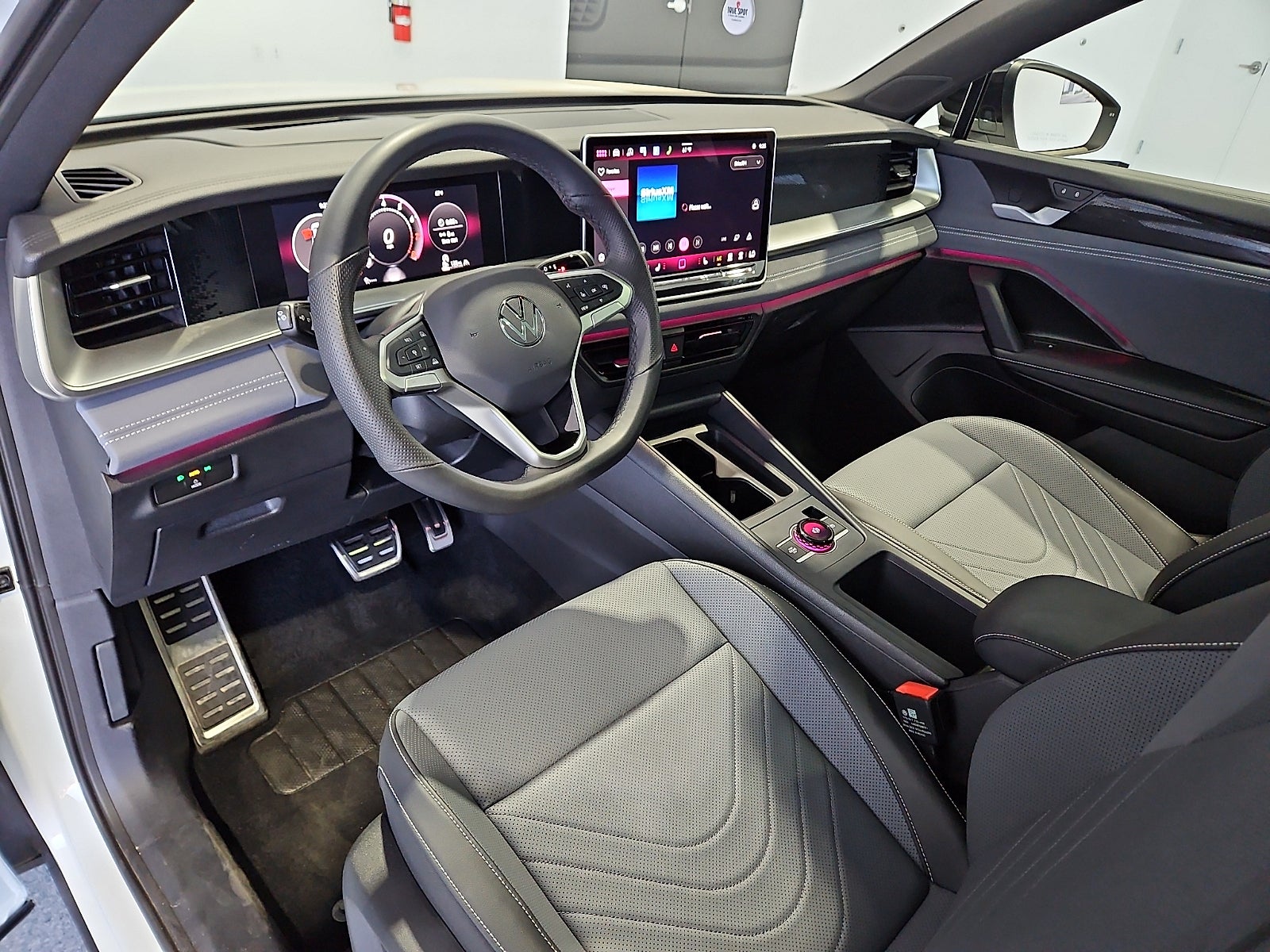 2025 Volkswagen Tiguan 2.0T SE R-Line Black