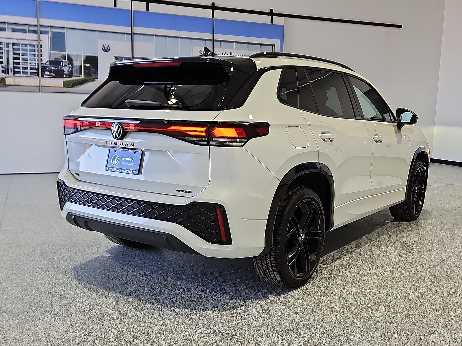 2025 Volkswagen Tiguan 2.0T SE R-Line Black