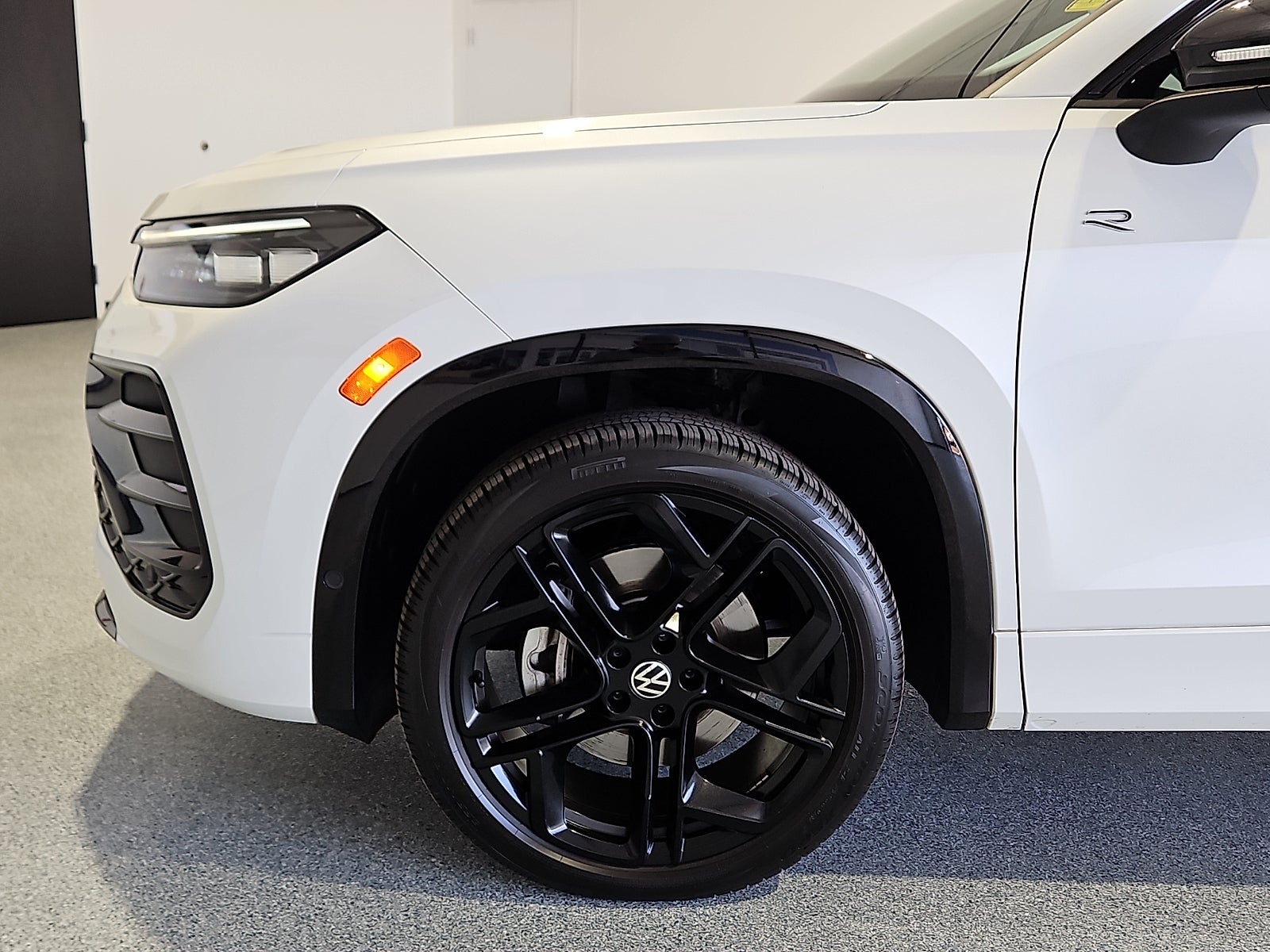 2025 Volkswagen Tiguan 2.0T SE R-Line Black