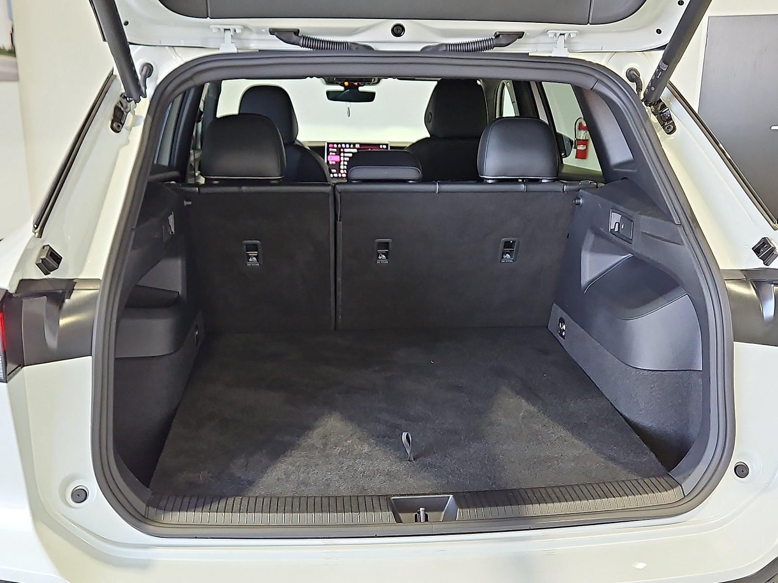 2025 Volkswagen Tiguan 2.0T SE R-Line Black