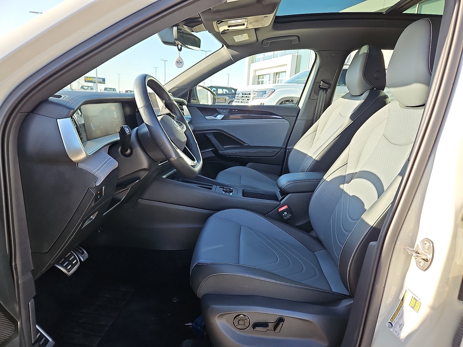 2025 Volkswagen Tiguan 2.0T SE R-Line Black