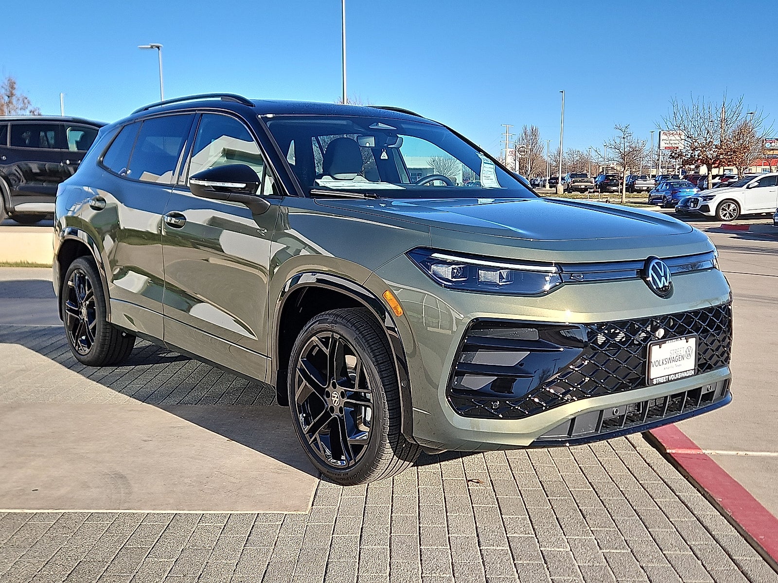 2026 Volkswagen Tiguan 2.0T SE R-Line Black