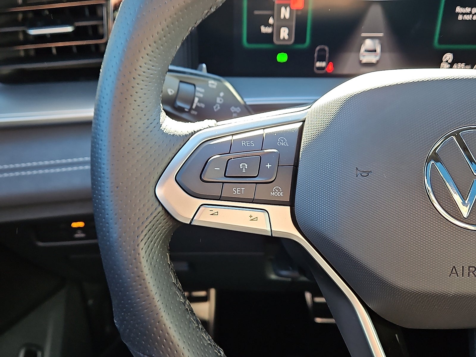 2025 Volkswagen Tiguan 2.0T SE R-Line Black