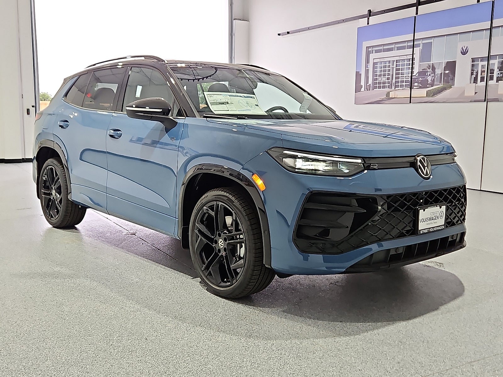 2026 Volkswagen Tiguan SE R-Line Black