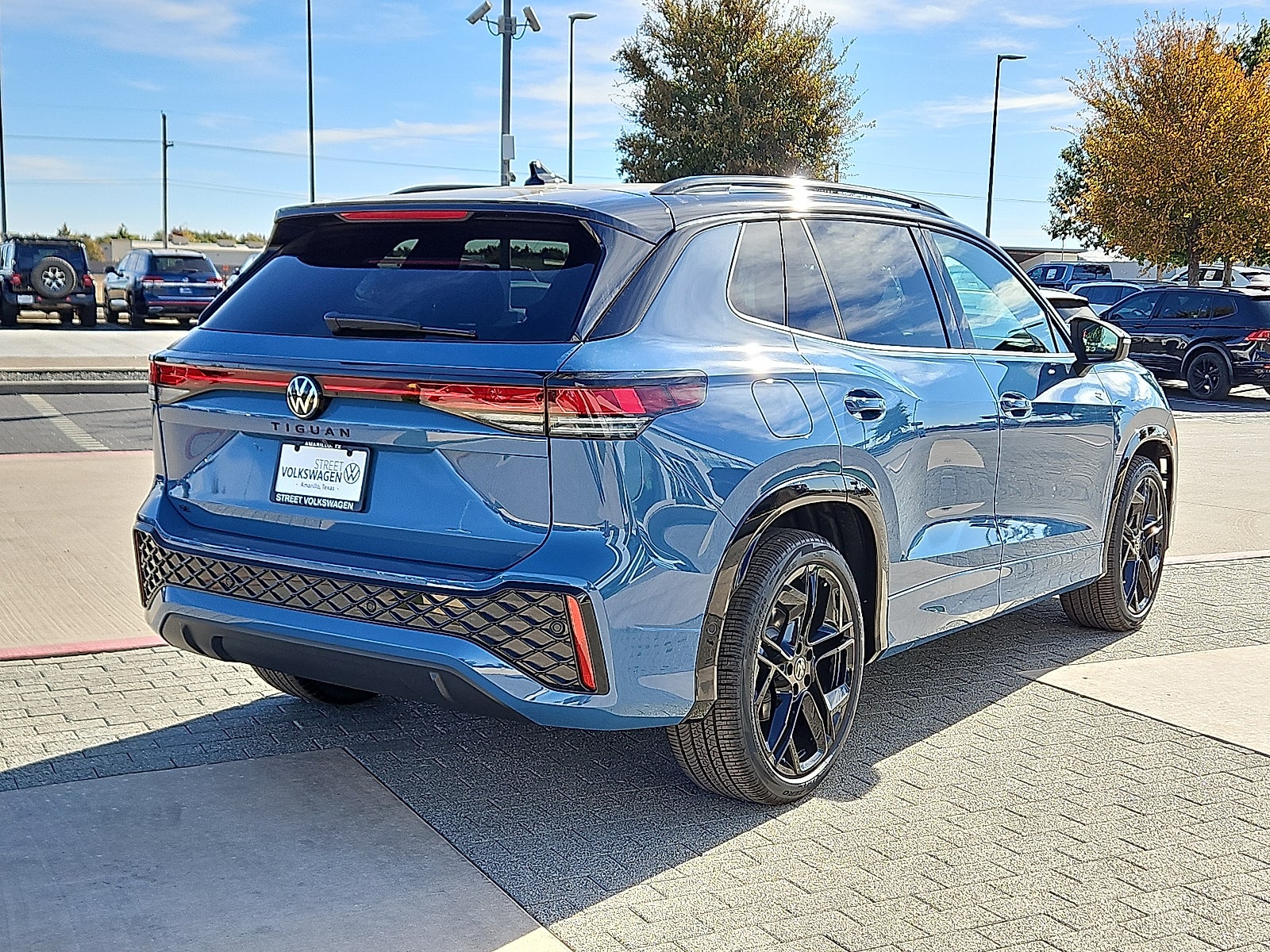 2026 Volkswagen Tiguan 2.0T SE R-Line Black