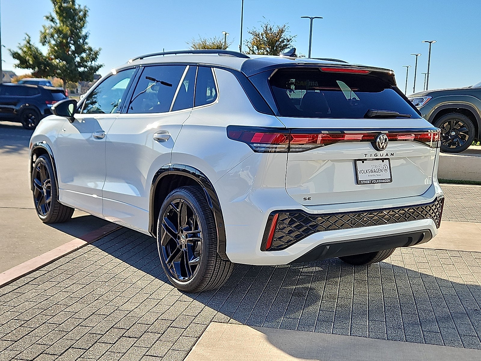 2026 Volkswagen Tiguan 2.0T SE R-Line Black