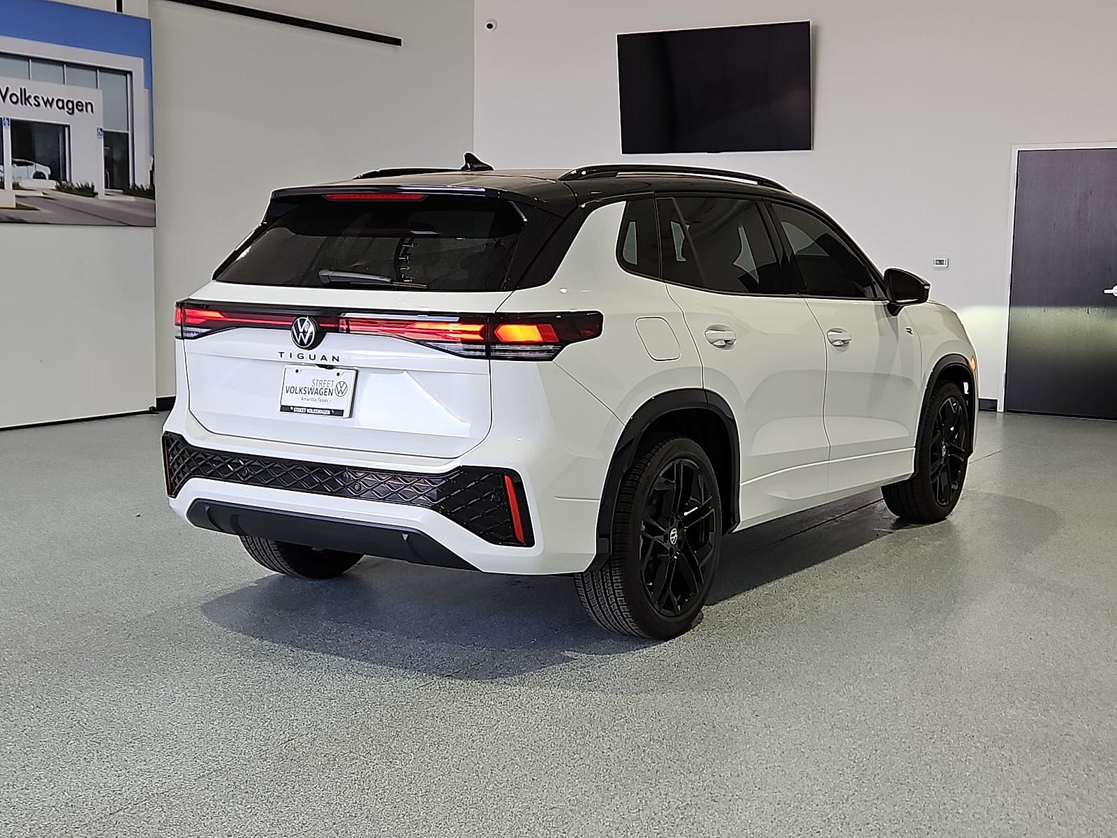 2026 Volkswagen Tiguan SE R-Line Black