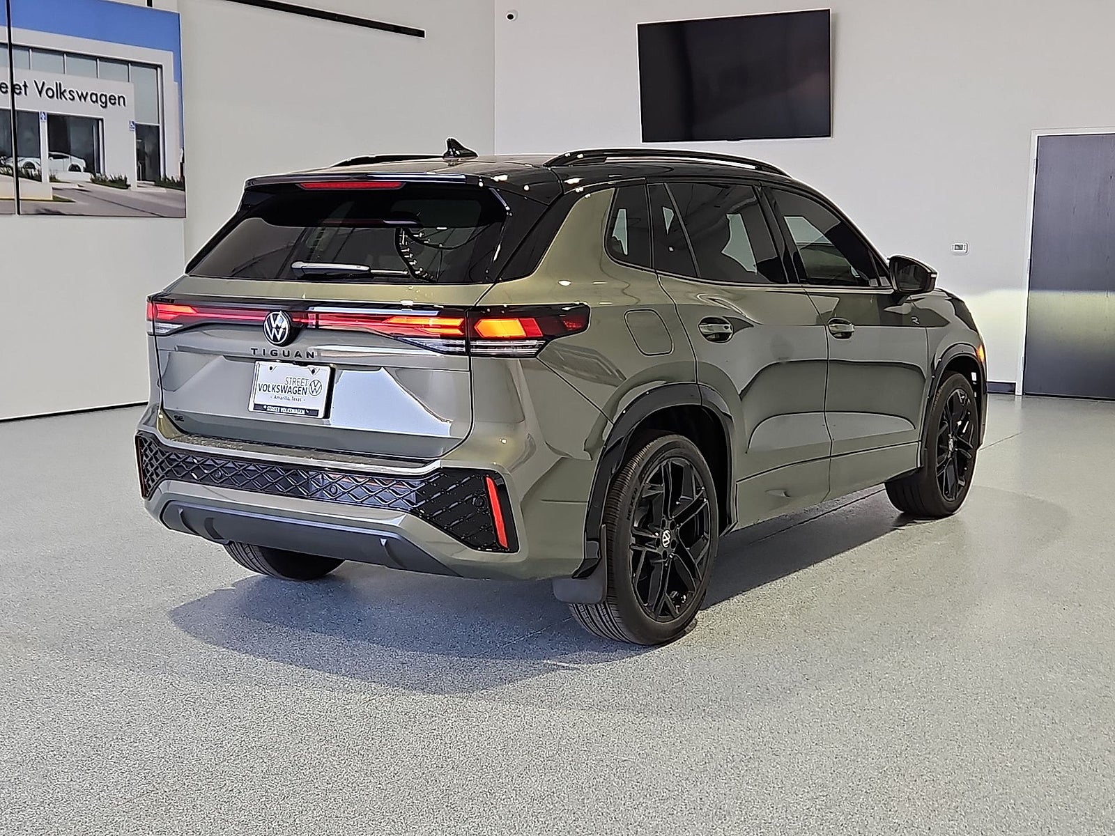 2026 Volkswagen Tiguan SE R-Line Black