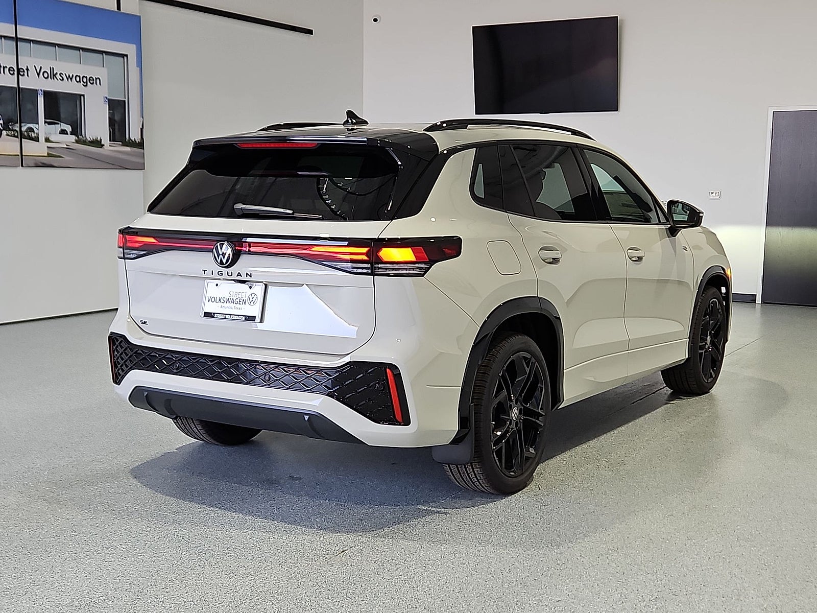 2026 Volkswagen Tiguan SE R-Line Black