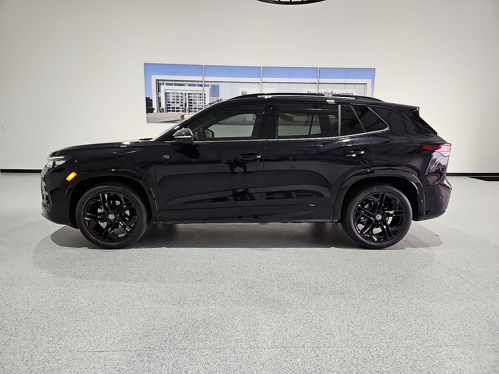 2026 Volkswagen Tiguan SE R-Line Black