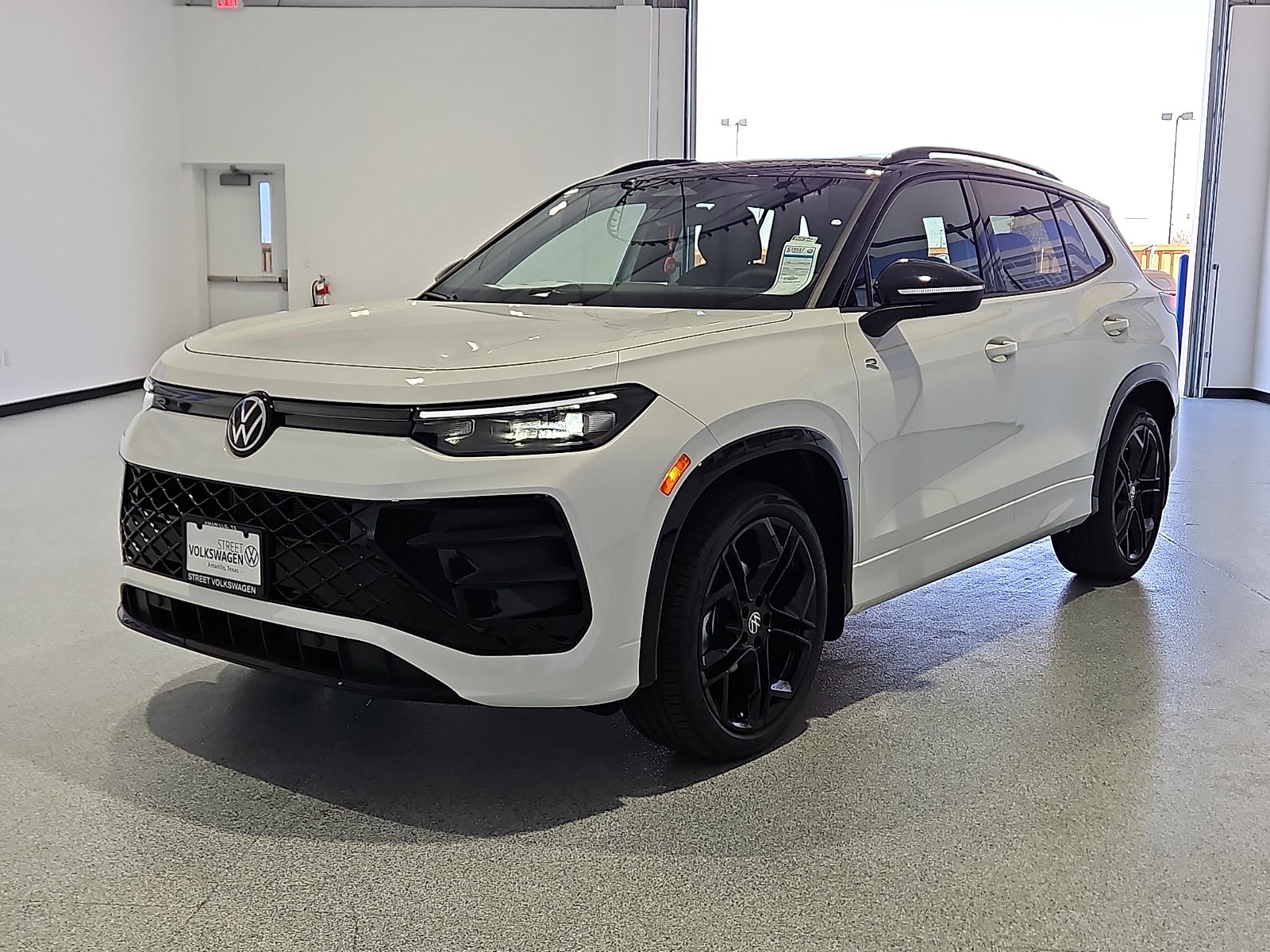 2026 Volkswagen Tiguan 2.0T SE R-Line Black