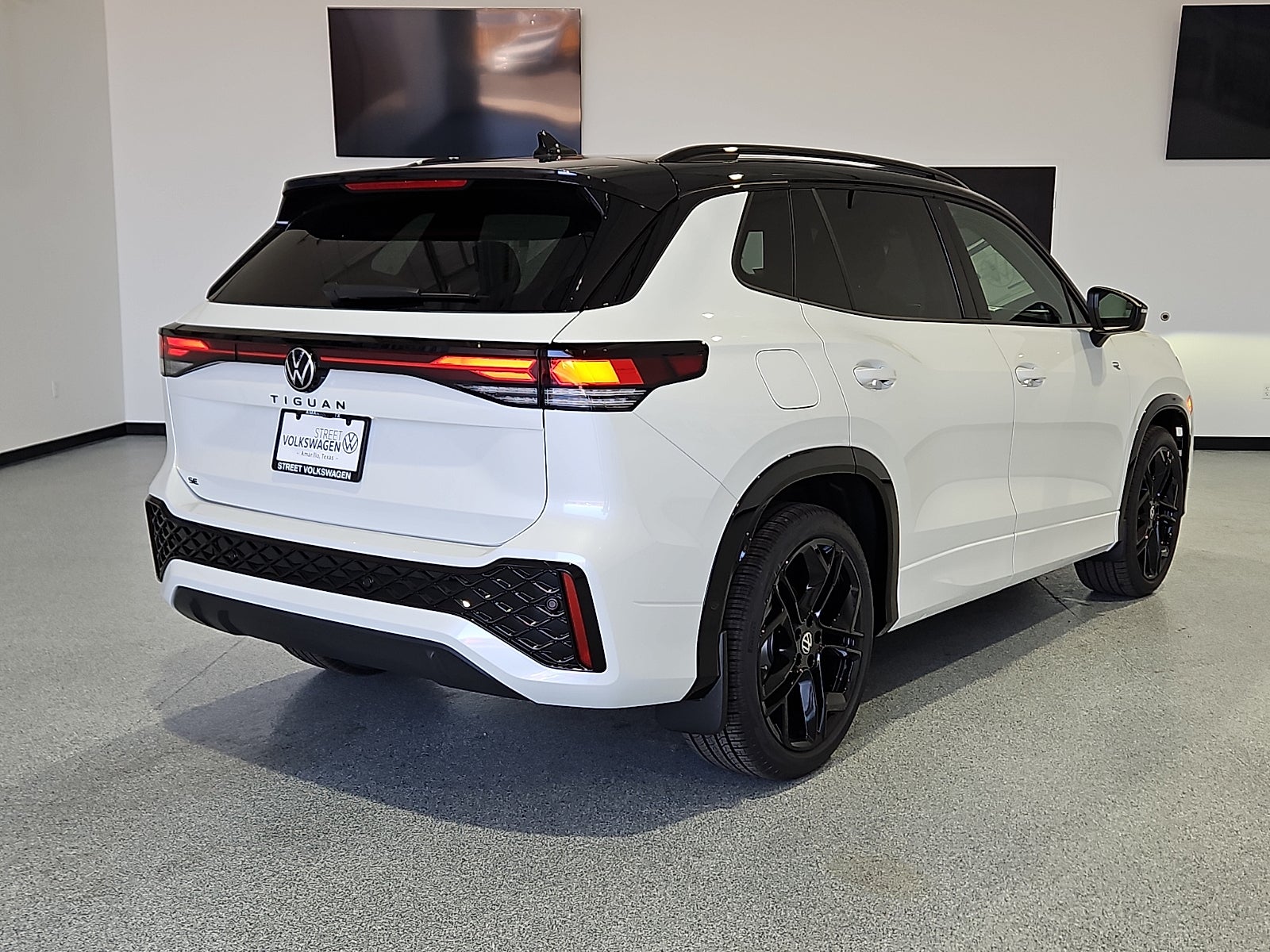 2026 Volkswagen Tiguan 2.0T SE R-Line Black