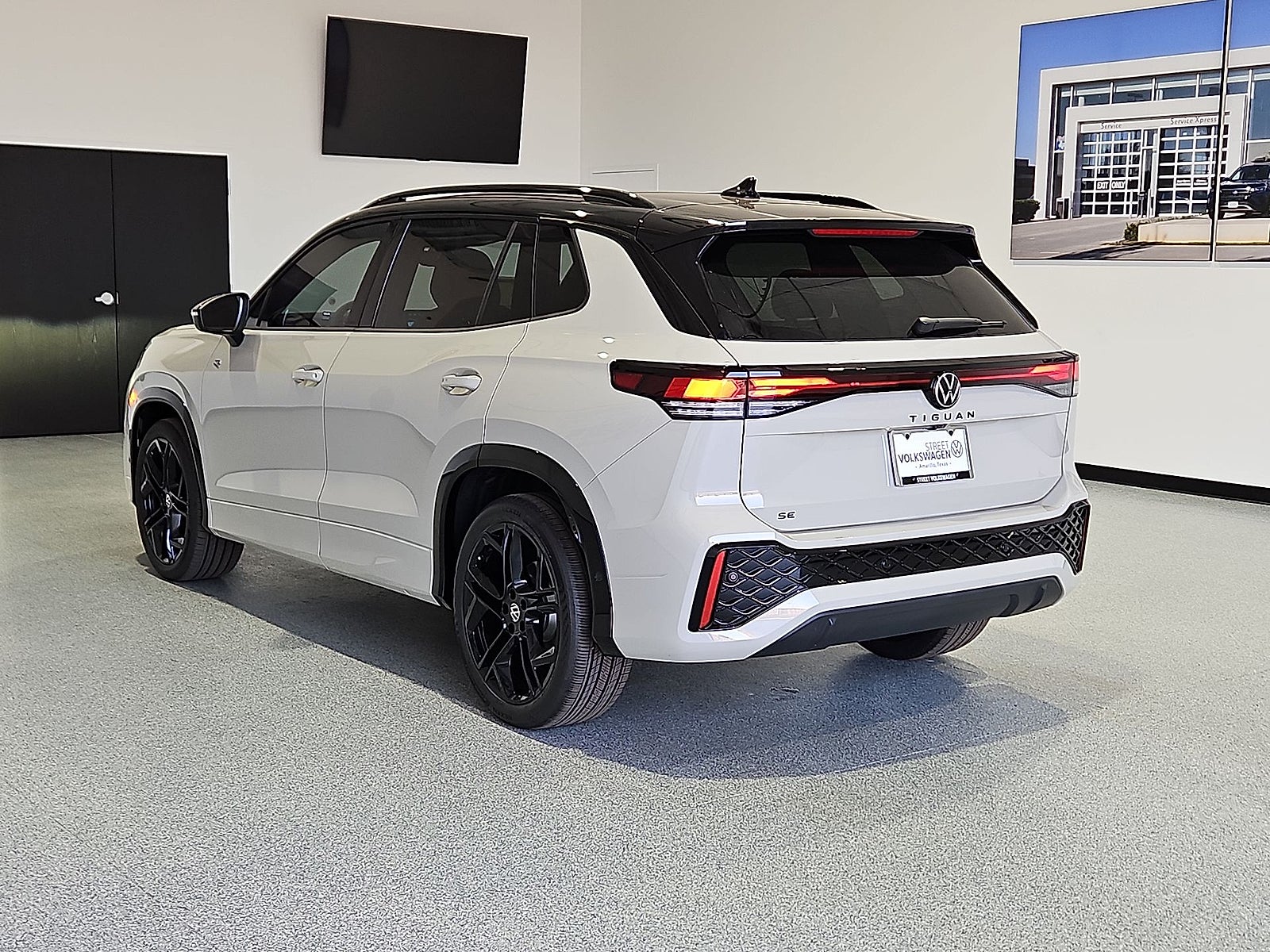 2026 Volkswagen Tiguan SE R-Line Black