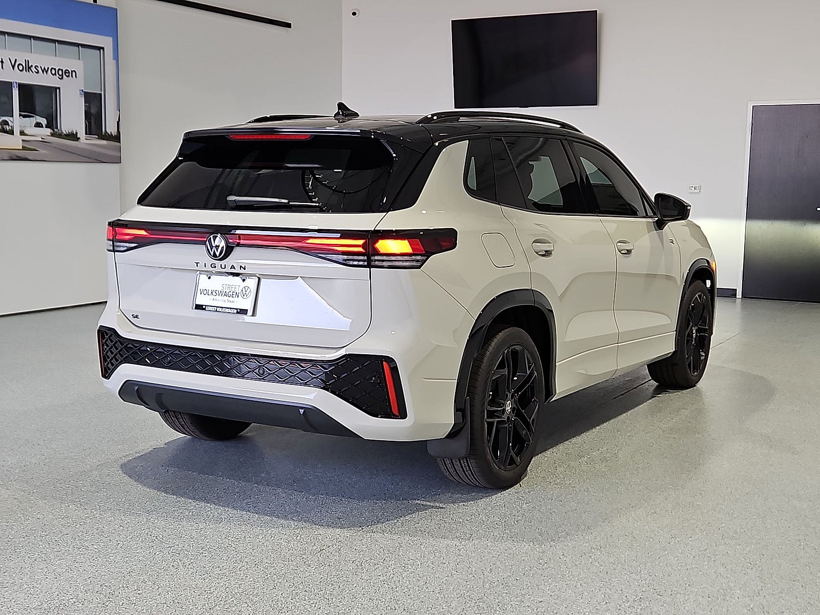 2026 Volkswagen Tiguan SE R-Line Black
