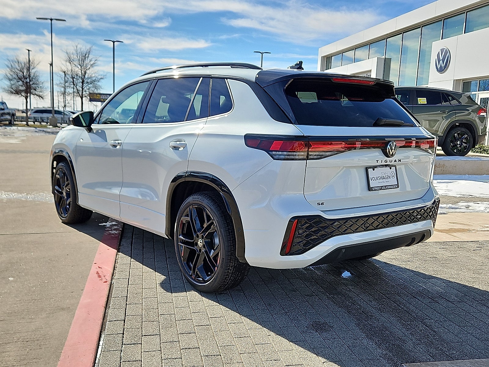 2026 Volkswagen Tiguan 2.0T SE R-Line Black