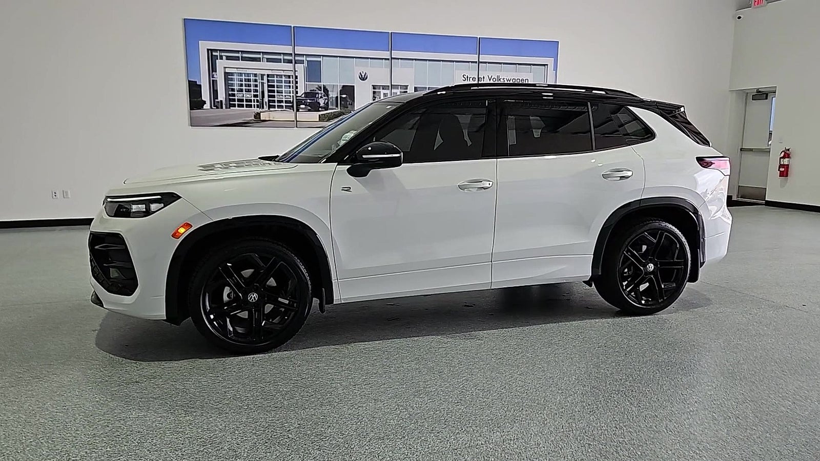 2026 Volkswagen Tiguan SE R-Line Black