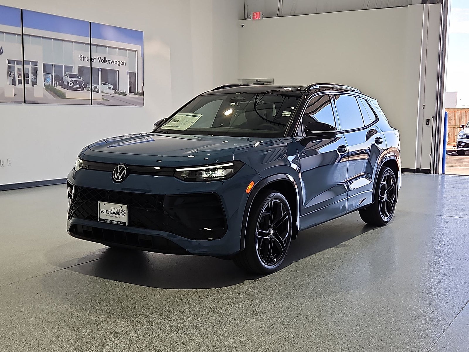 2026 Volkswagen Tiguan SE R-Line Black