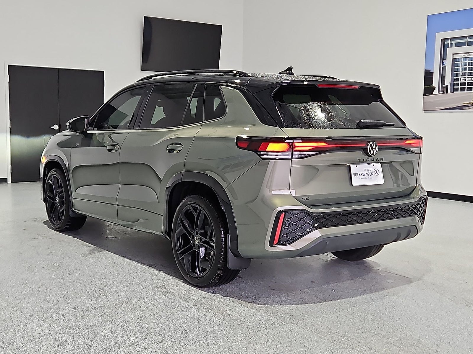 2026 Volkswagen Tiguan SE R-Line Black