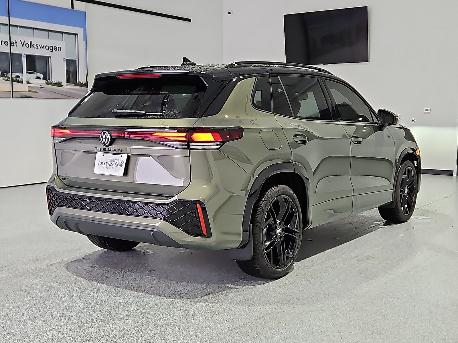 2026 Volkswagen Tiguan SE R-Line Black