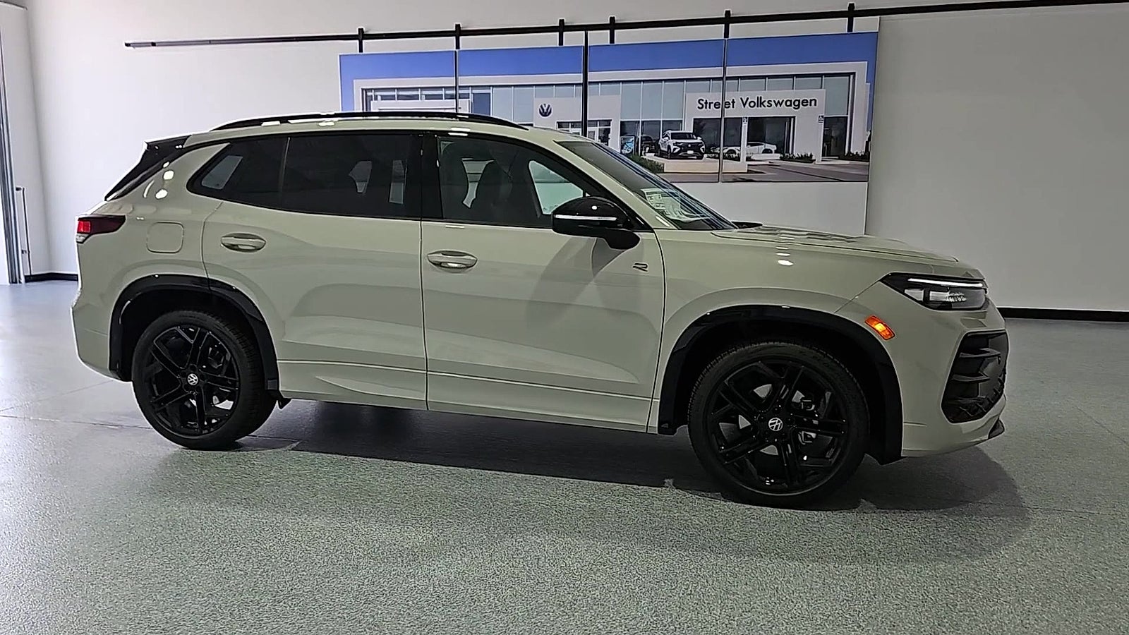 2026 Volkswagen Tiguan SE R-Line Black