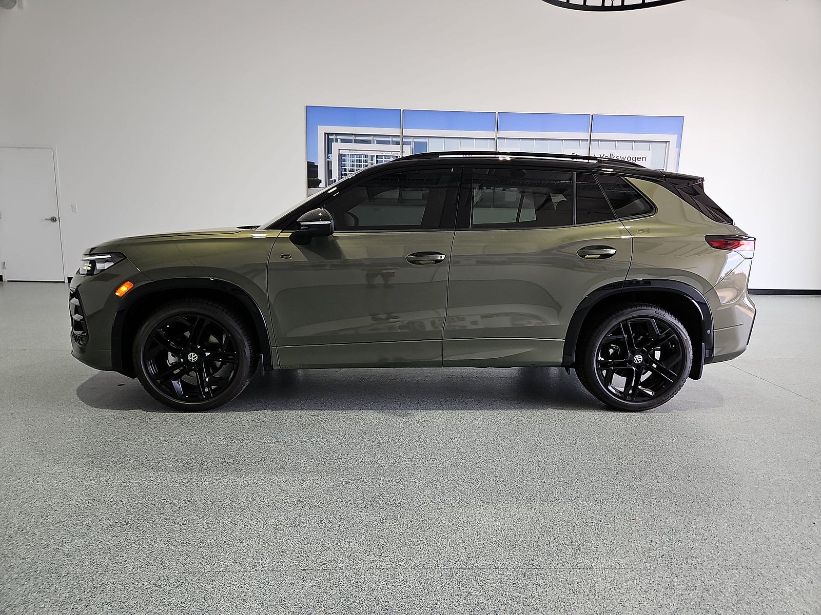 2026 Volkswagen Tiguan SE R-Line Black
