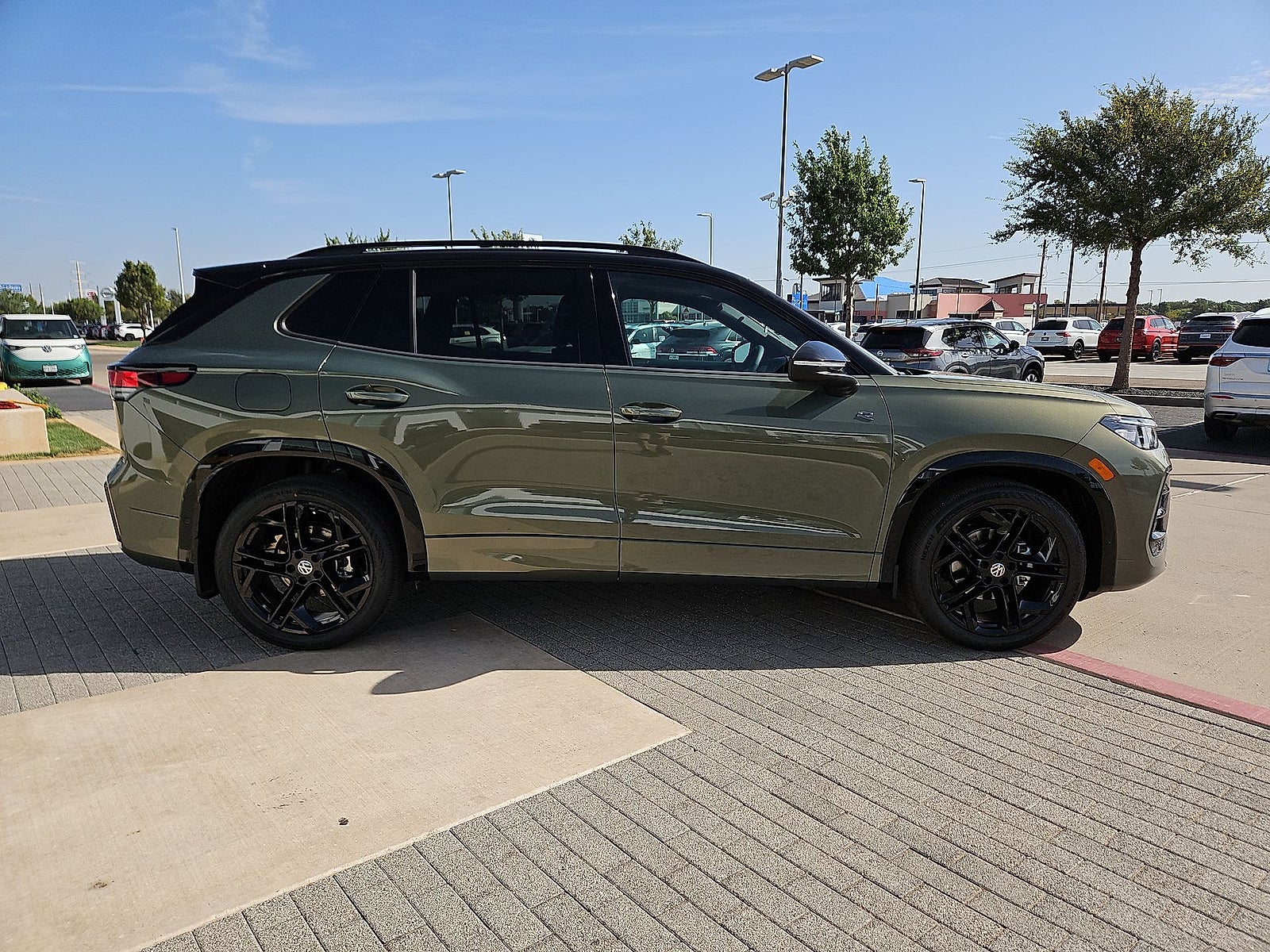 2026 Volkswagen Tiguan SE R-Line Black