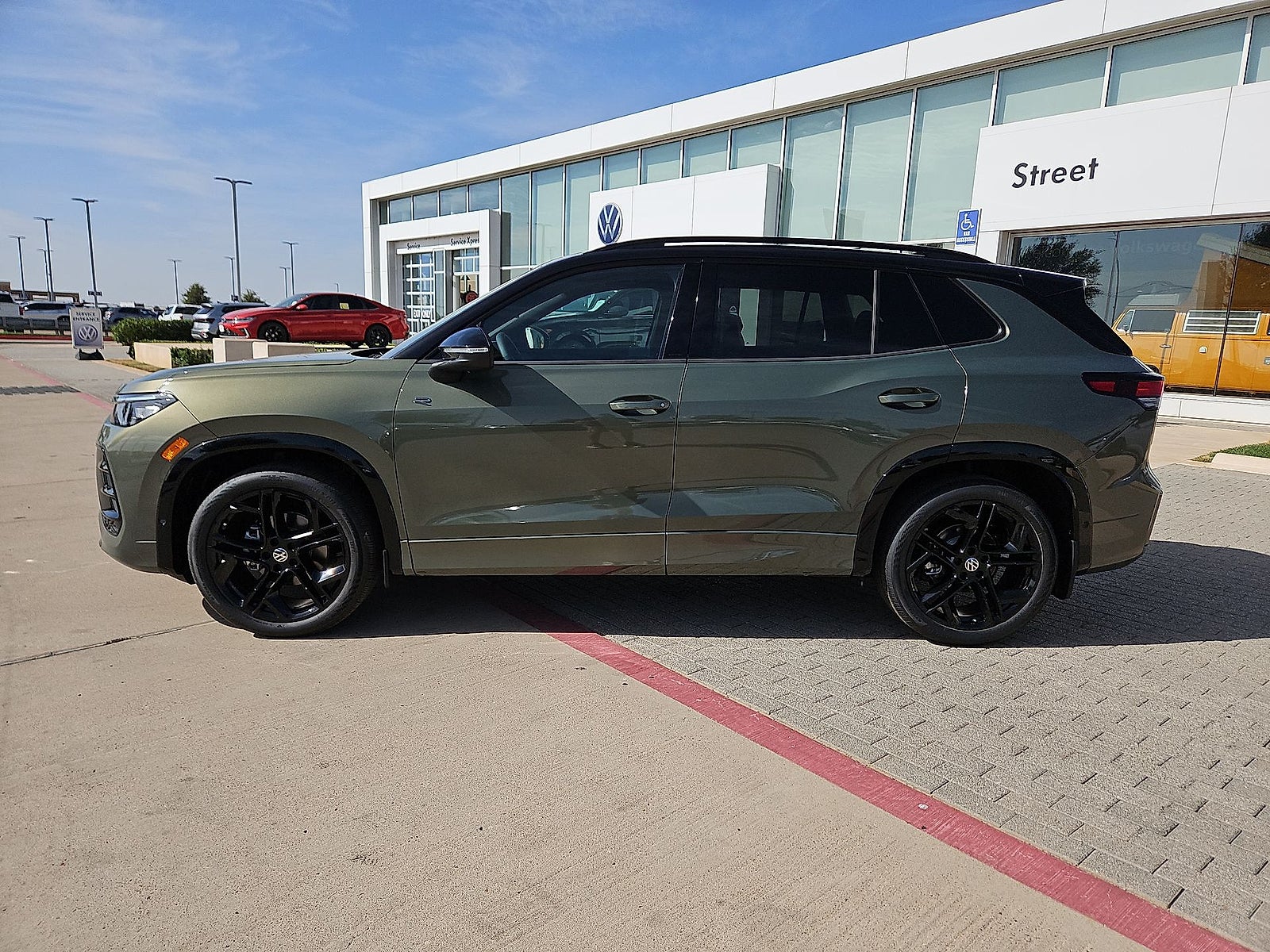 2026 Volkswagen Tiguan SE R-Line Black