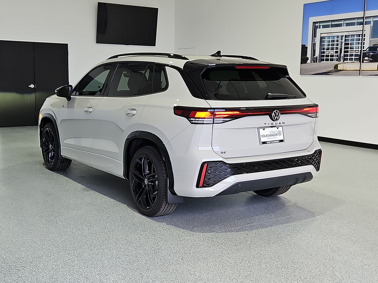 2026 Volkswagen Tiguan SE R-Line Black
