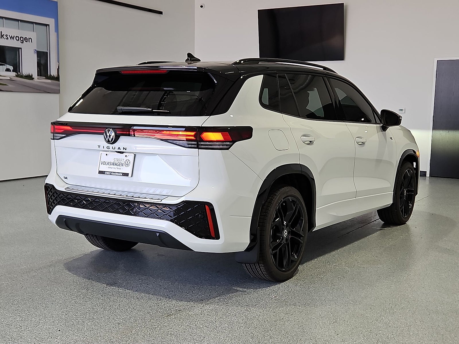 2026 Volkswagen Tiguan SE R-Line Black