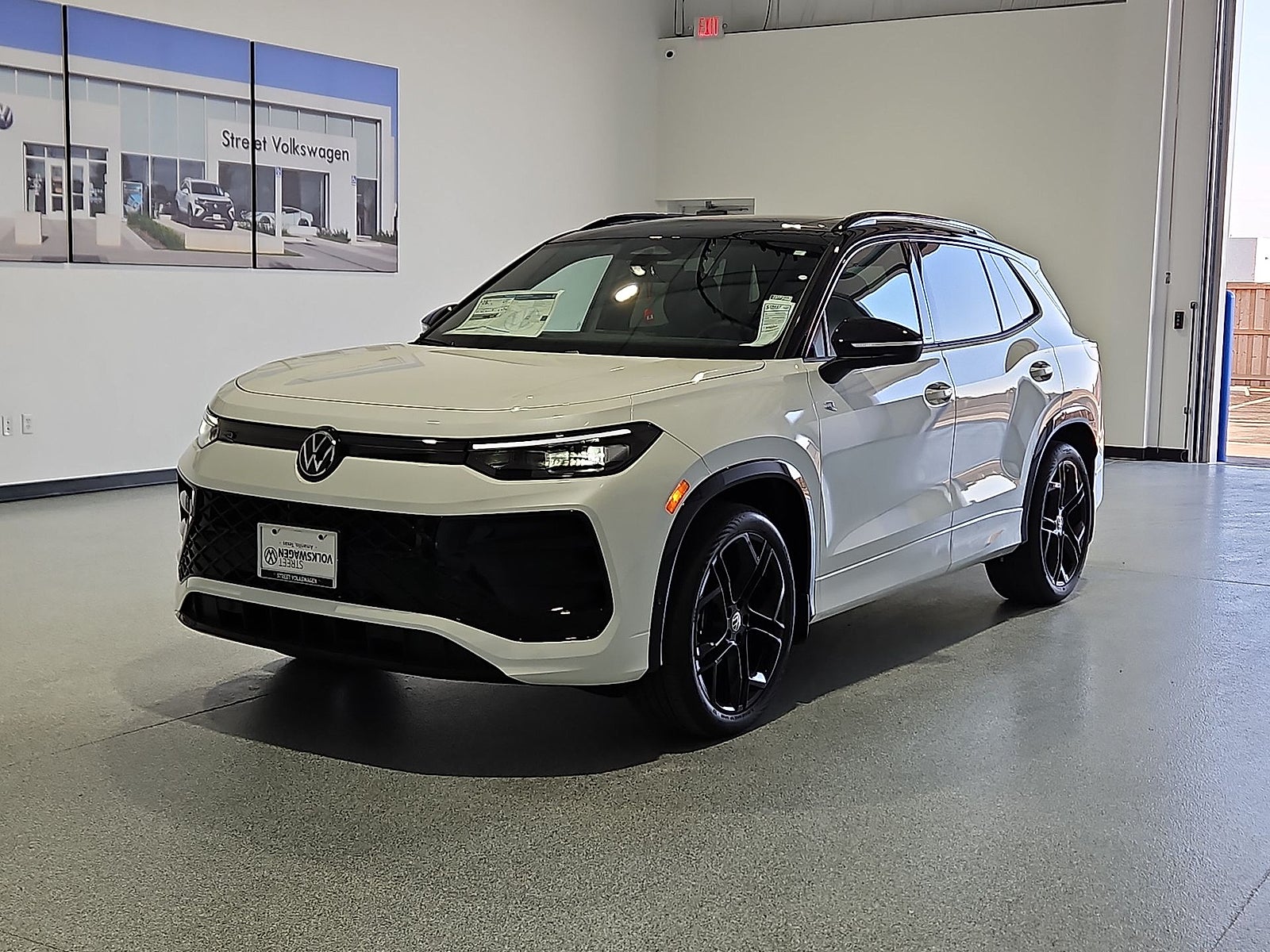 2026 Volkswagen Tiguan SE R-Line Black