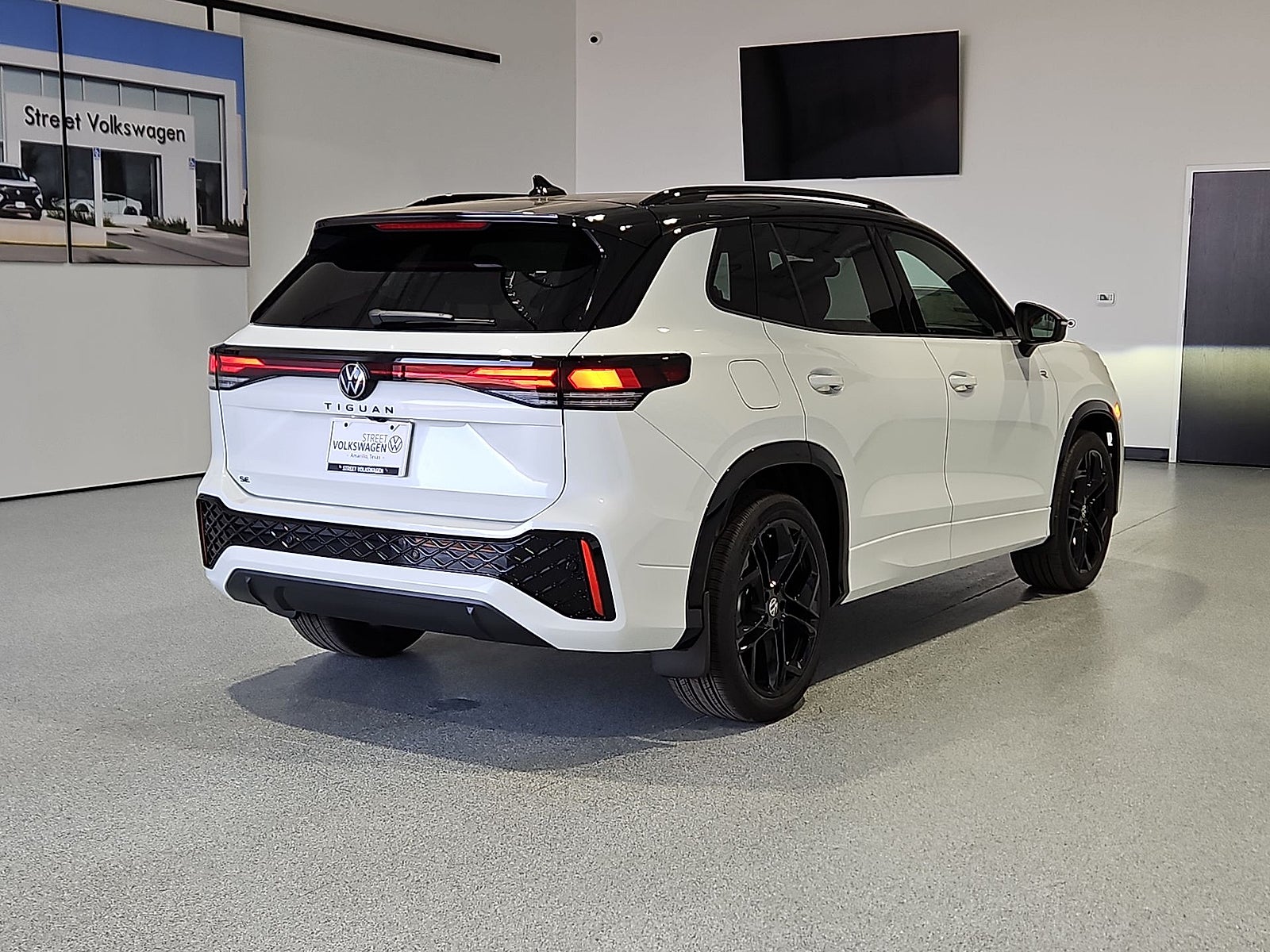2026 Volkswagen Tiguan SE R-Line Black