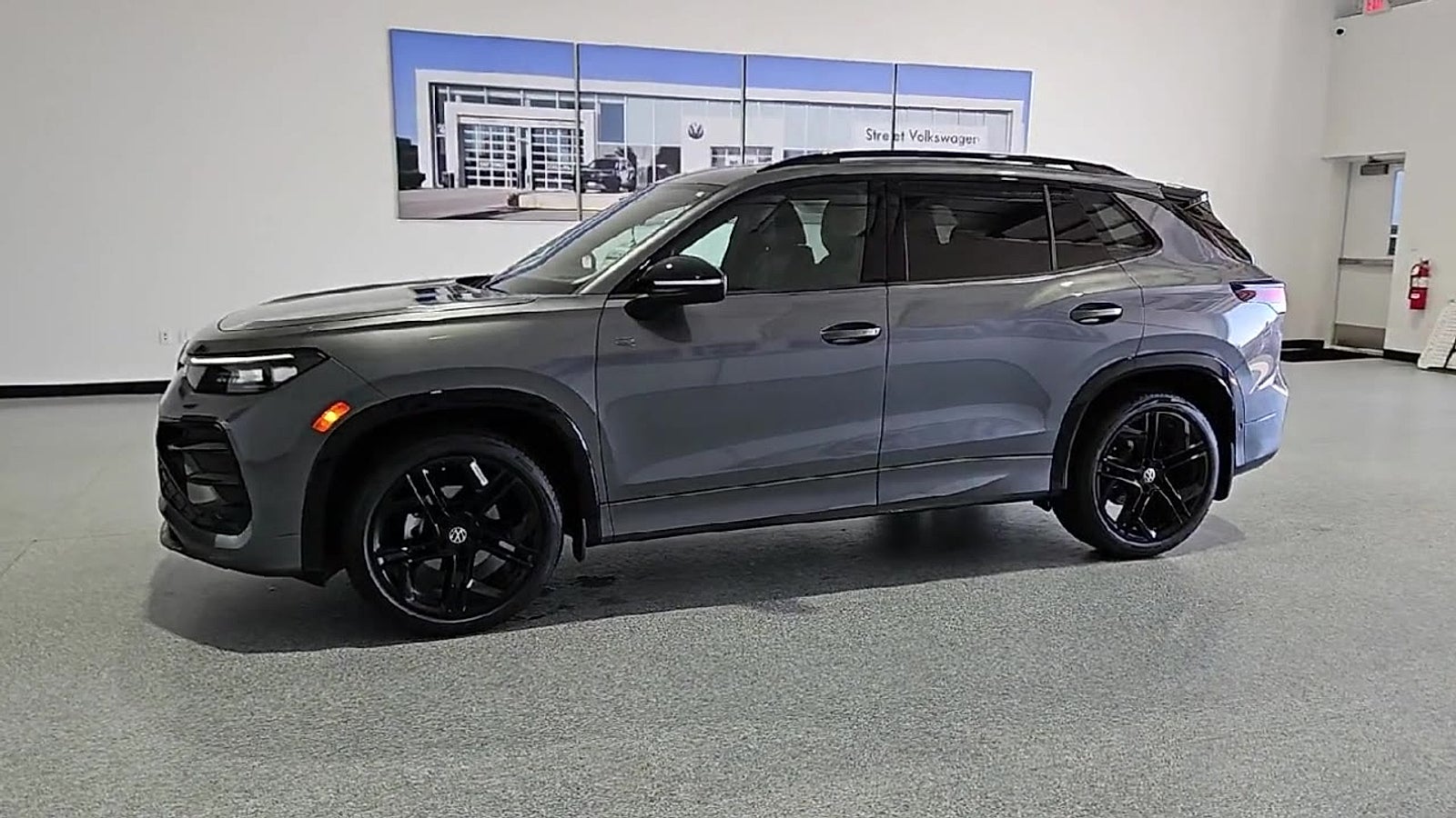 2026 Volkswagen Tiguan SE R-Line Black