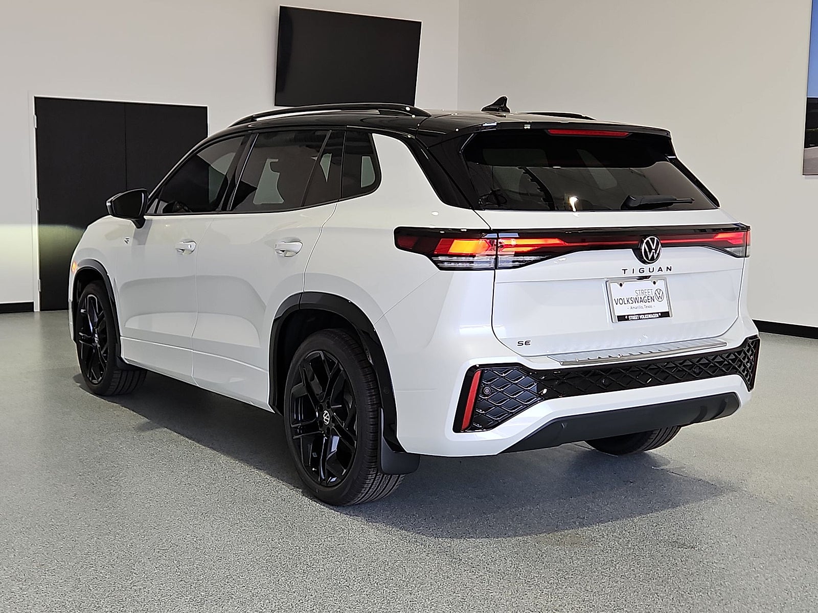 2026 Volkswagen Tiguan SE R-Line Black