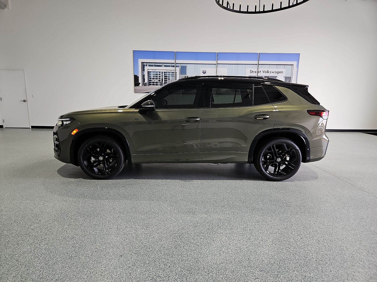 2026 Volkswagen Tiguan SE R-Line Black