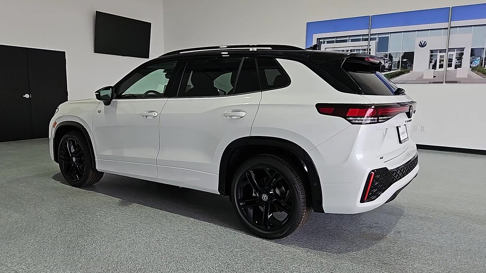 2026 Volkswagen Tiguan SE R-Line Black