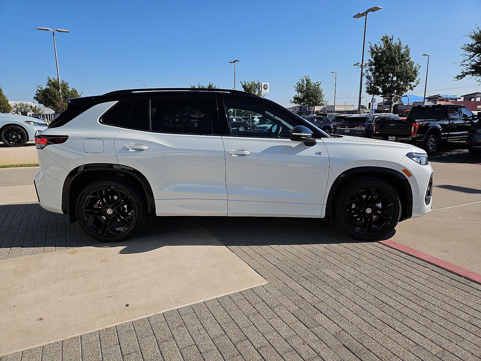 2026 Volkswagen Tiguan SE R-Line Black