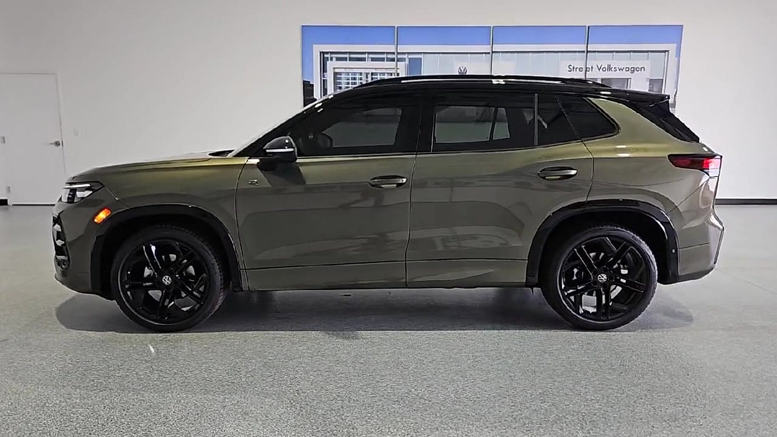 2026 Volkswagen Tiguan SE R-Line Black
