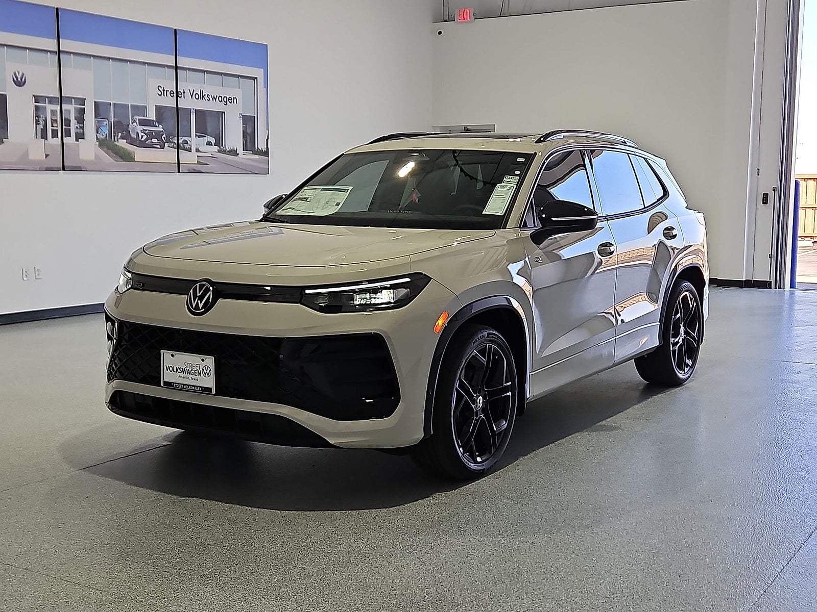 2026 Volkswagen Tiguan SE R-Line Black