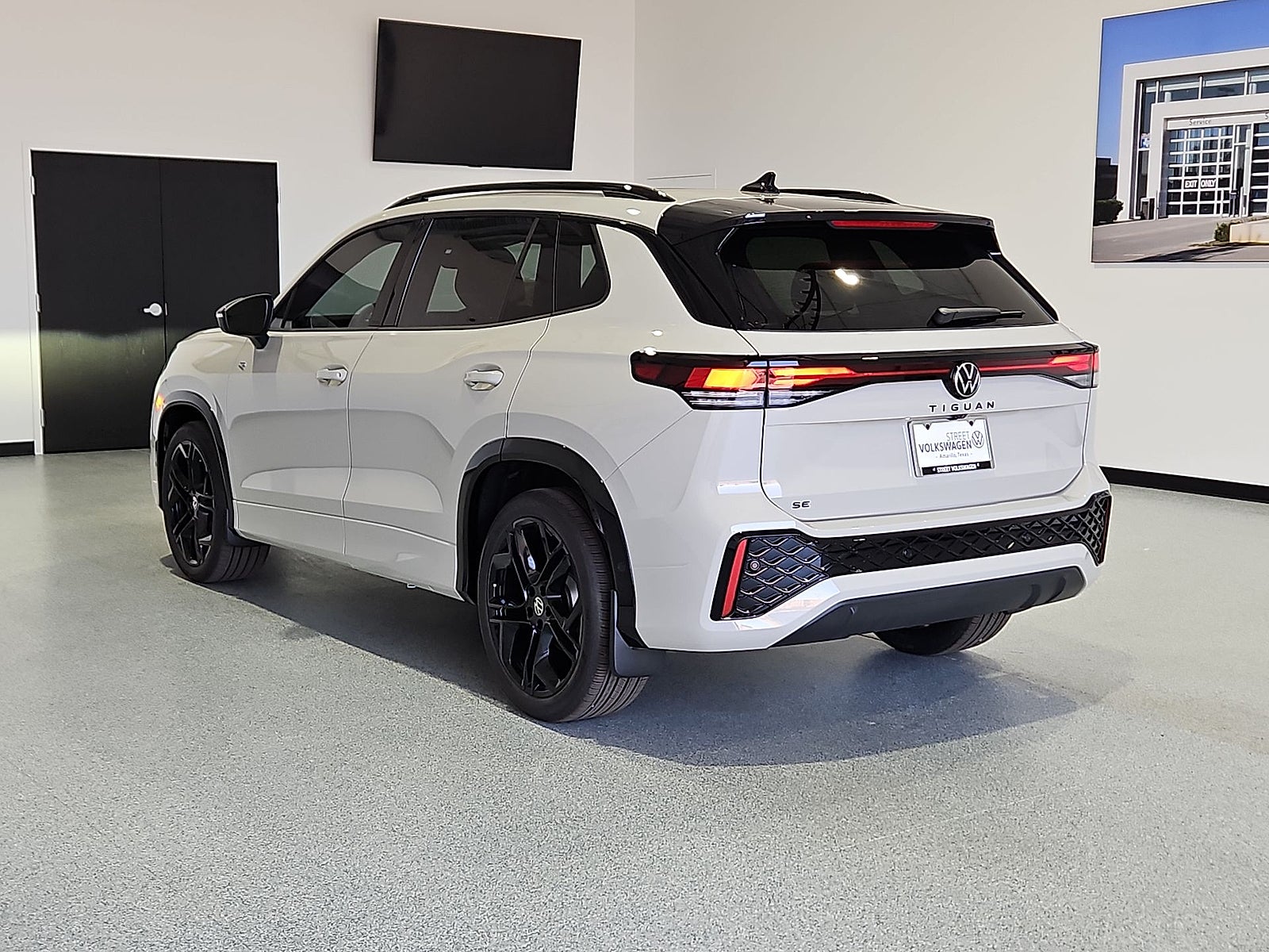 2026 Volkswagen Tiguan SE R-Line Black