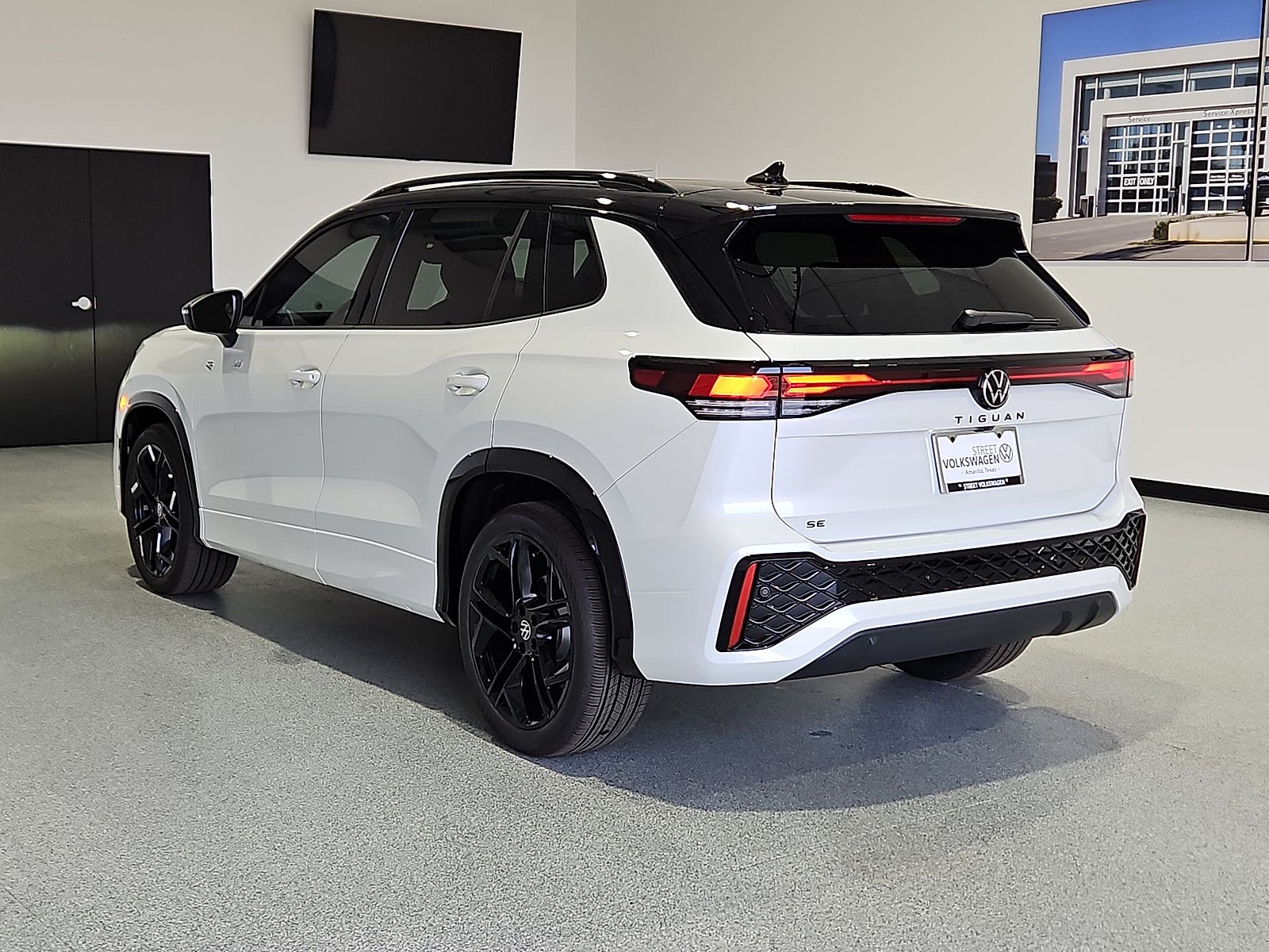 2026 Volkswagen Tiguan SE R-Line Black