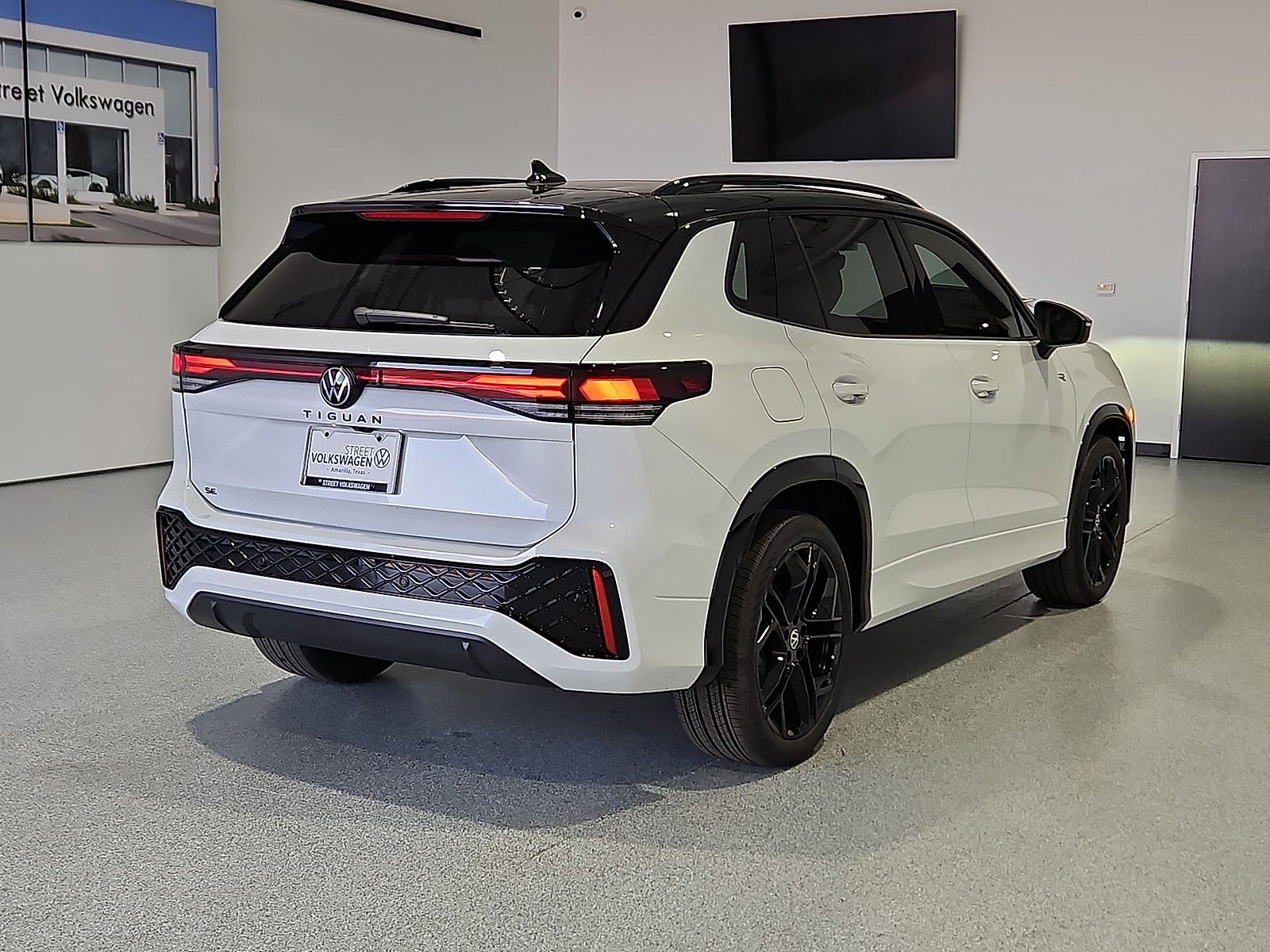 2026 Volkswagen Tiguan SE R-Line Black