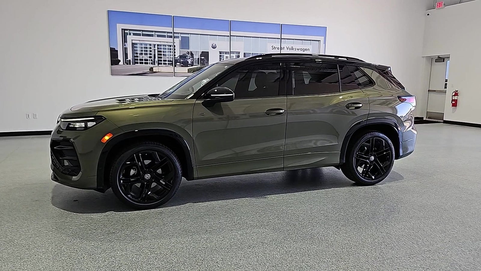 2026 Volkswagen Tiguan SE R-Line Black