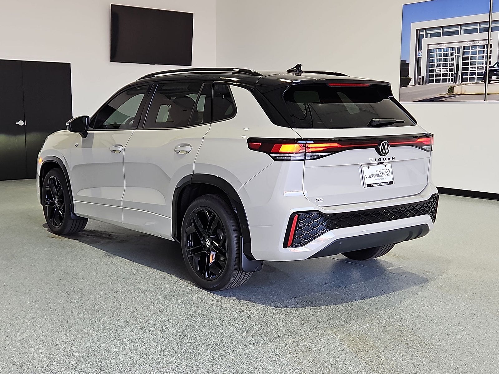 2026 Volkswagen Tiguan SE R-Line Black
