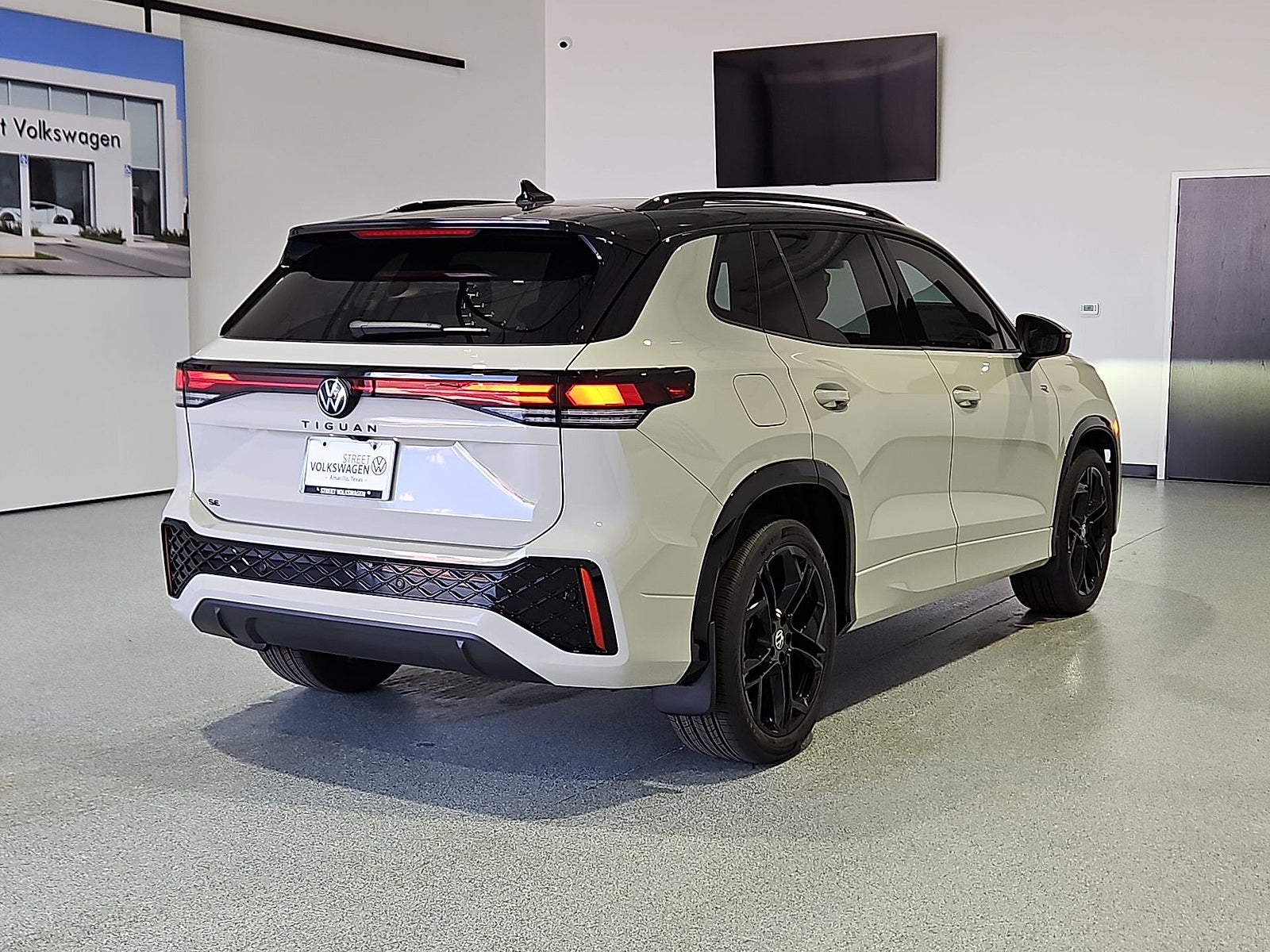 2026 Volkswagen Tiguan SE R-Line Black