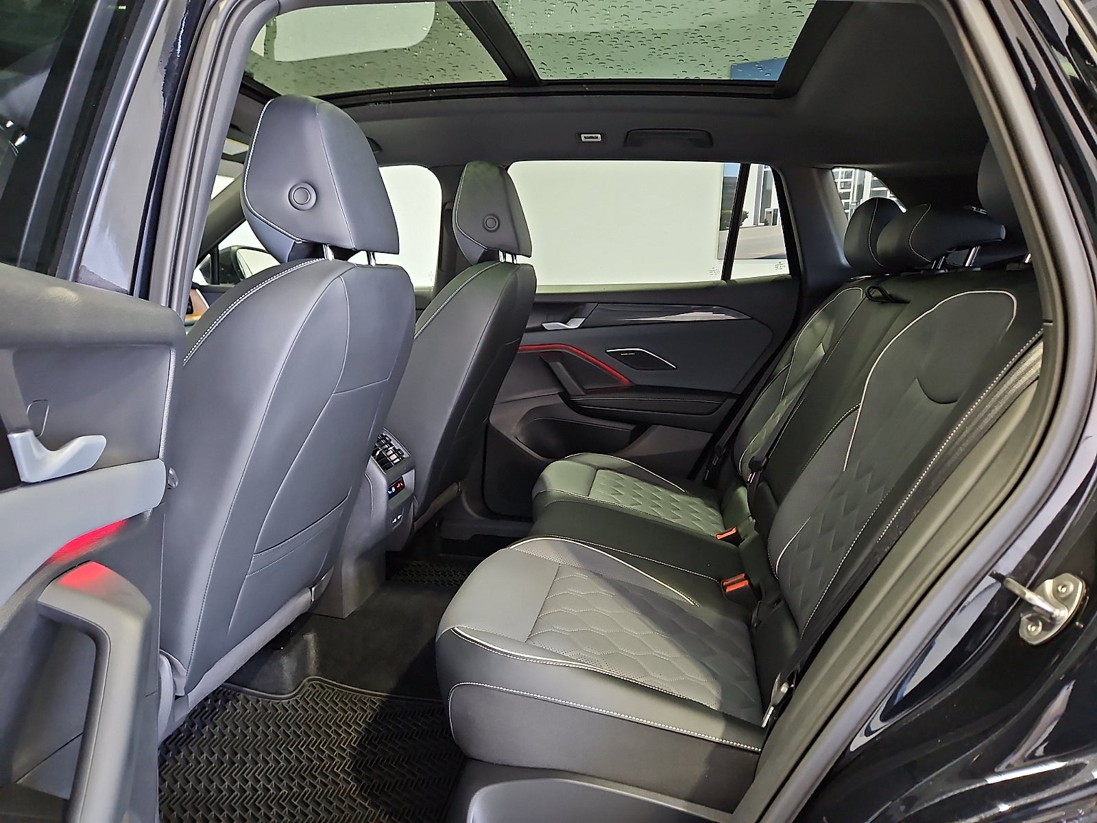 2025 Volkswagen Tiguan 2.0T SEL R-Line