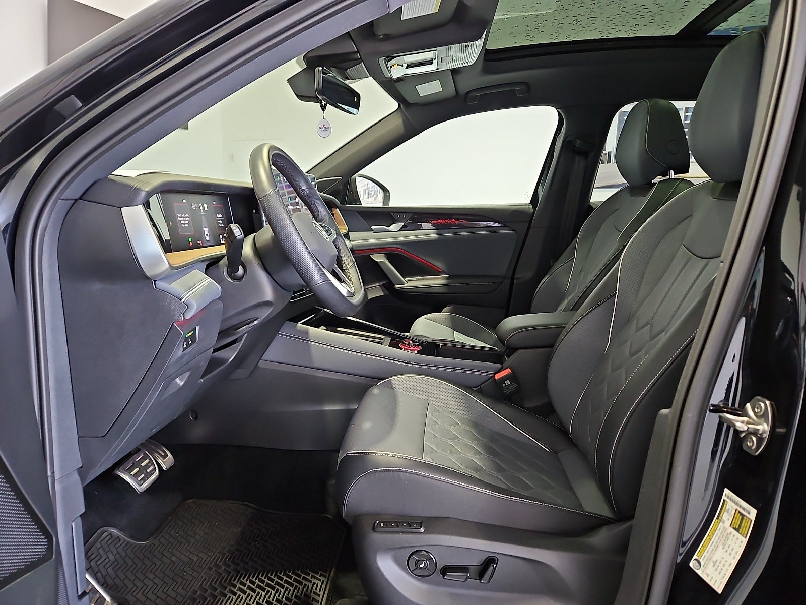2025 Volkswagen Tiguan 2.0T SEL R-Line